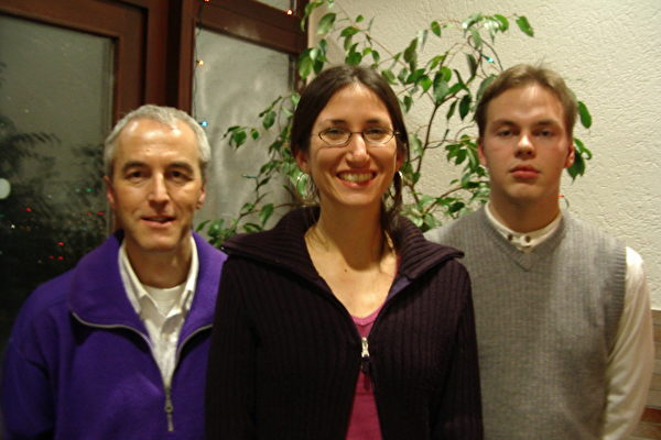 从左至右﹕艾瑞克(瑞士) ﹐蒂娜(希腊), 米克(芬兰) (大纪元图片)