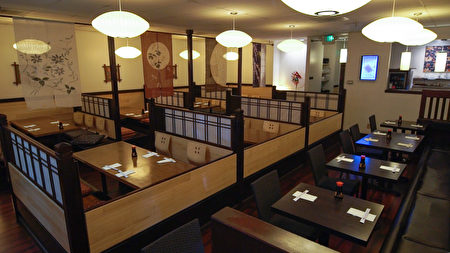 餐厅内全是传统日本餐桌、座椅。（Azuma提供）