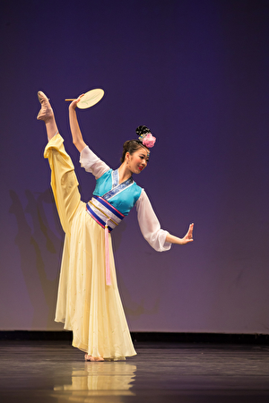 加州飞天艺术学院学生Hannah Jao获得“全世界中国古典舞大赛”的优秀表演奖。（戴兵／大纪元）
