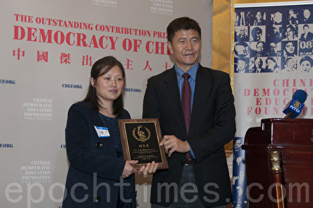 杰出民主人士旧金山颁奖 佩洛西赞中国人权斗士勇气